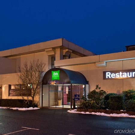 ホテル Ibis Styles Melun リュベル エクステリア 写真