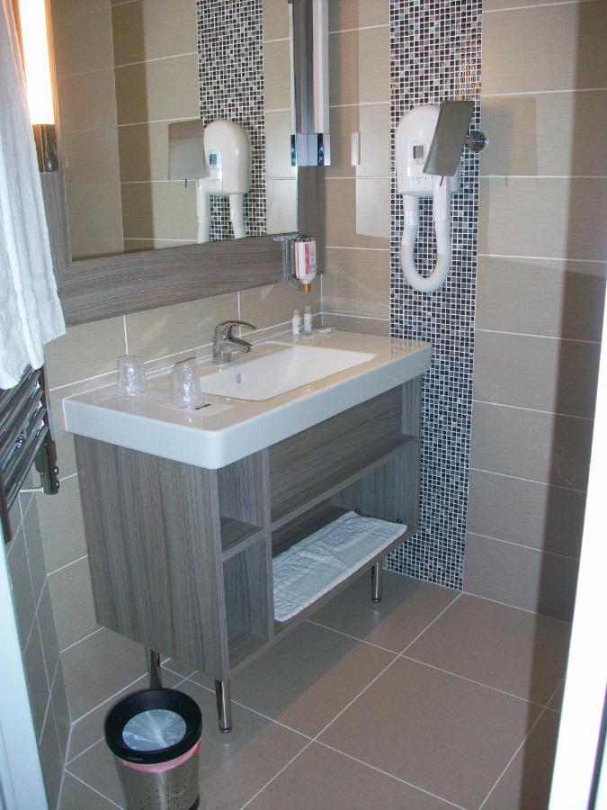 ホテル Ibis Styles Melun リュベル エクステリア 写真
