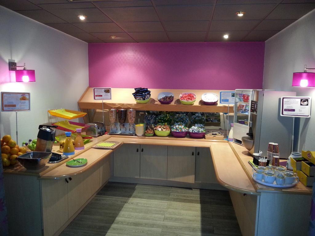 ホテル Ibis Styles Melun リュベル エクステリア 写真