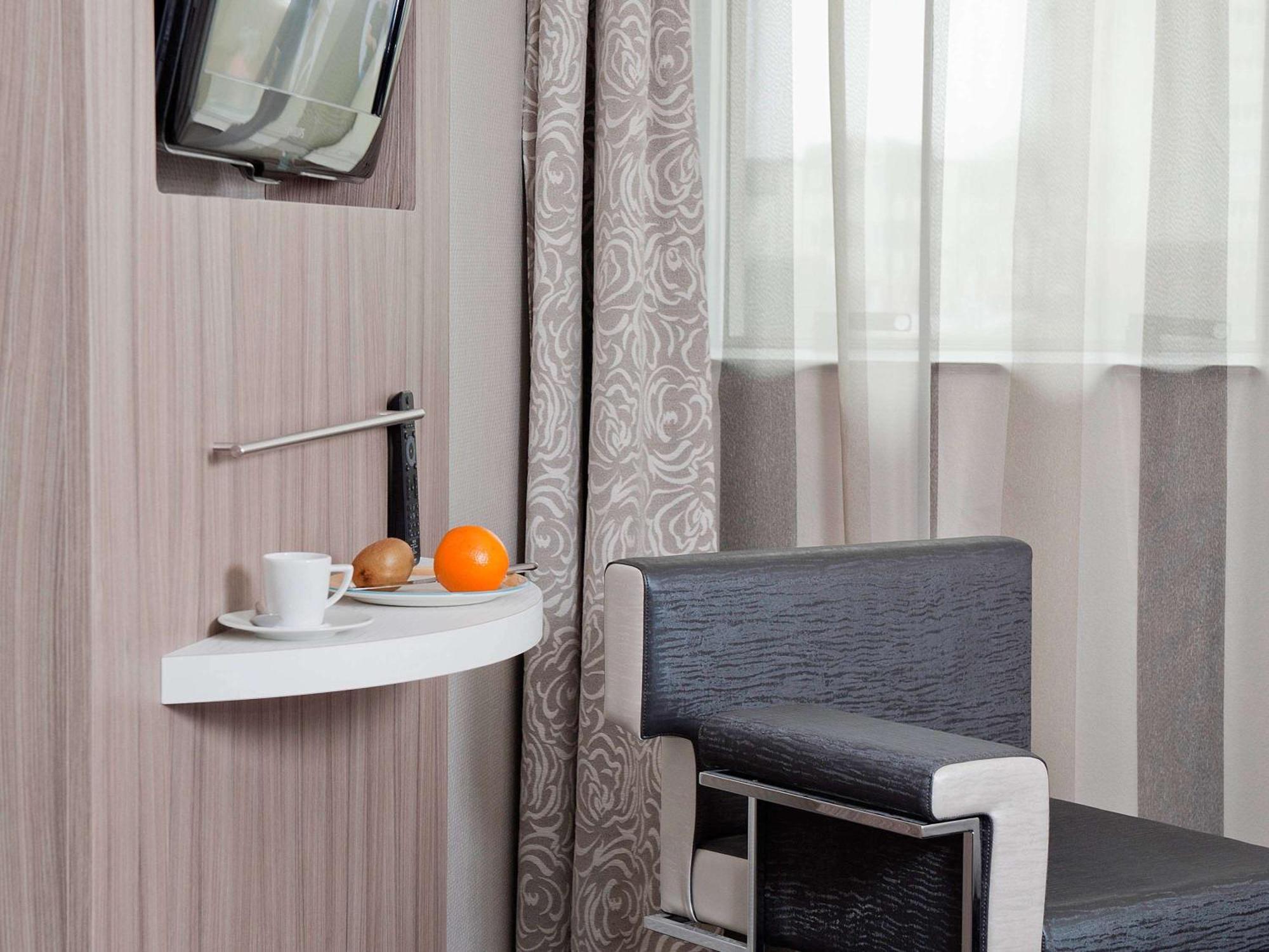 ホテル Ibis Styles Melun リュベル エクステリア 写真