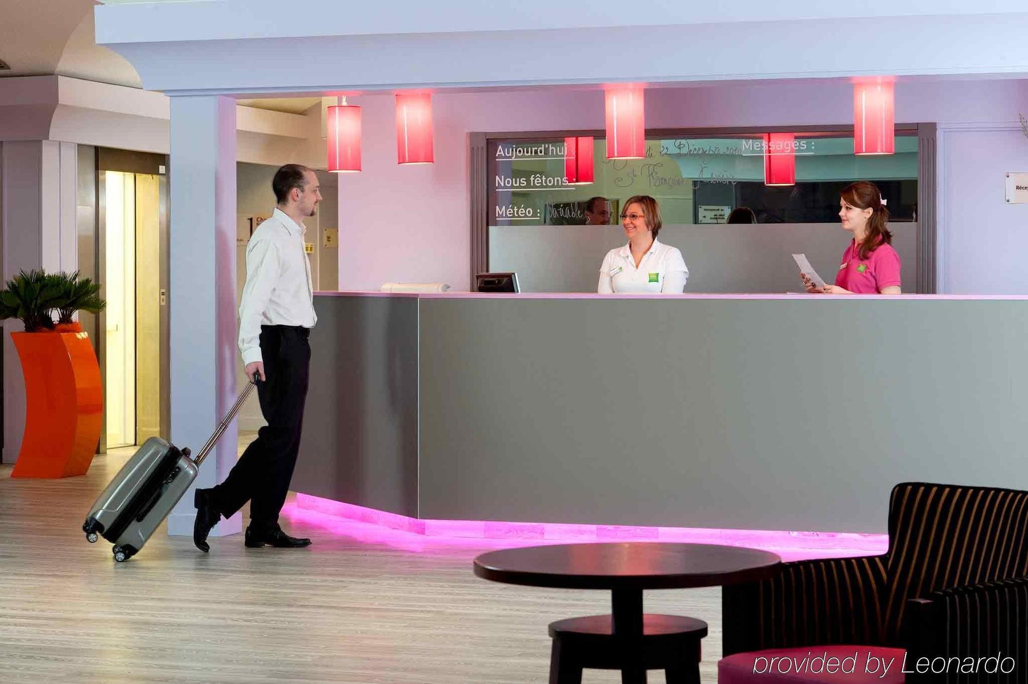 ホテル Ibis Styles Melun リュベル エクステリア 写真