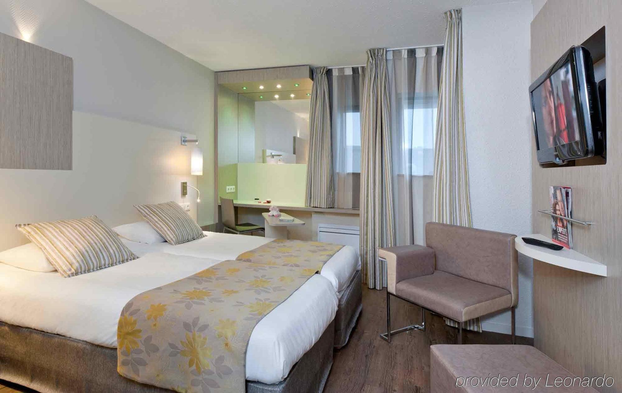 ホテル Ibis Styles Melun リュベル エクステリア 写真