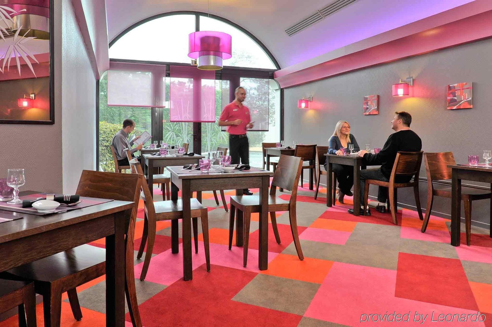 ホテル Ibis Styles Melun リュベル エクステリア 写真