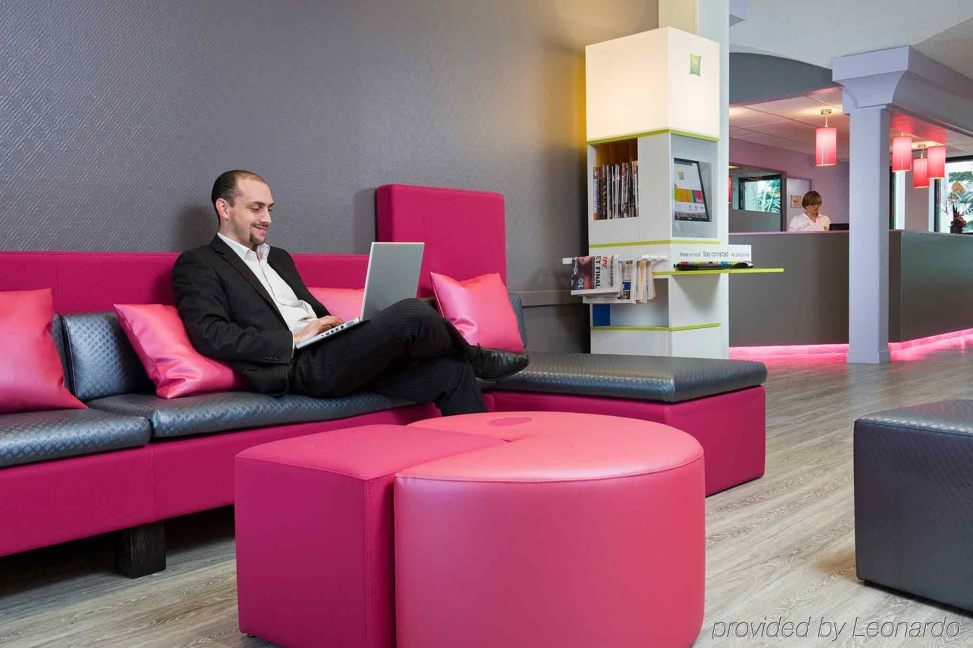 ホテル Ibis Styles Melun リュベル エクステリア 写真