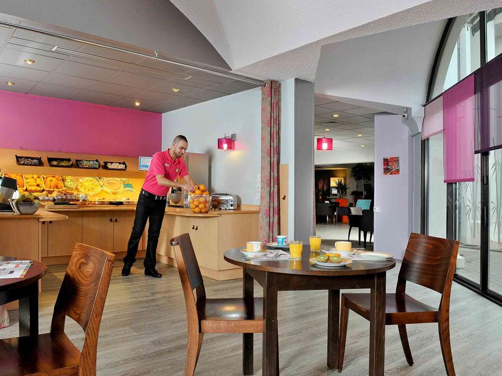 ホテル Ibis Styles Melun リュベル レストラン 写真