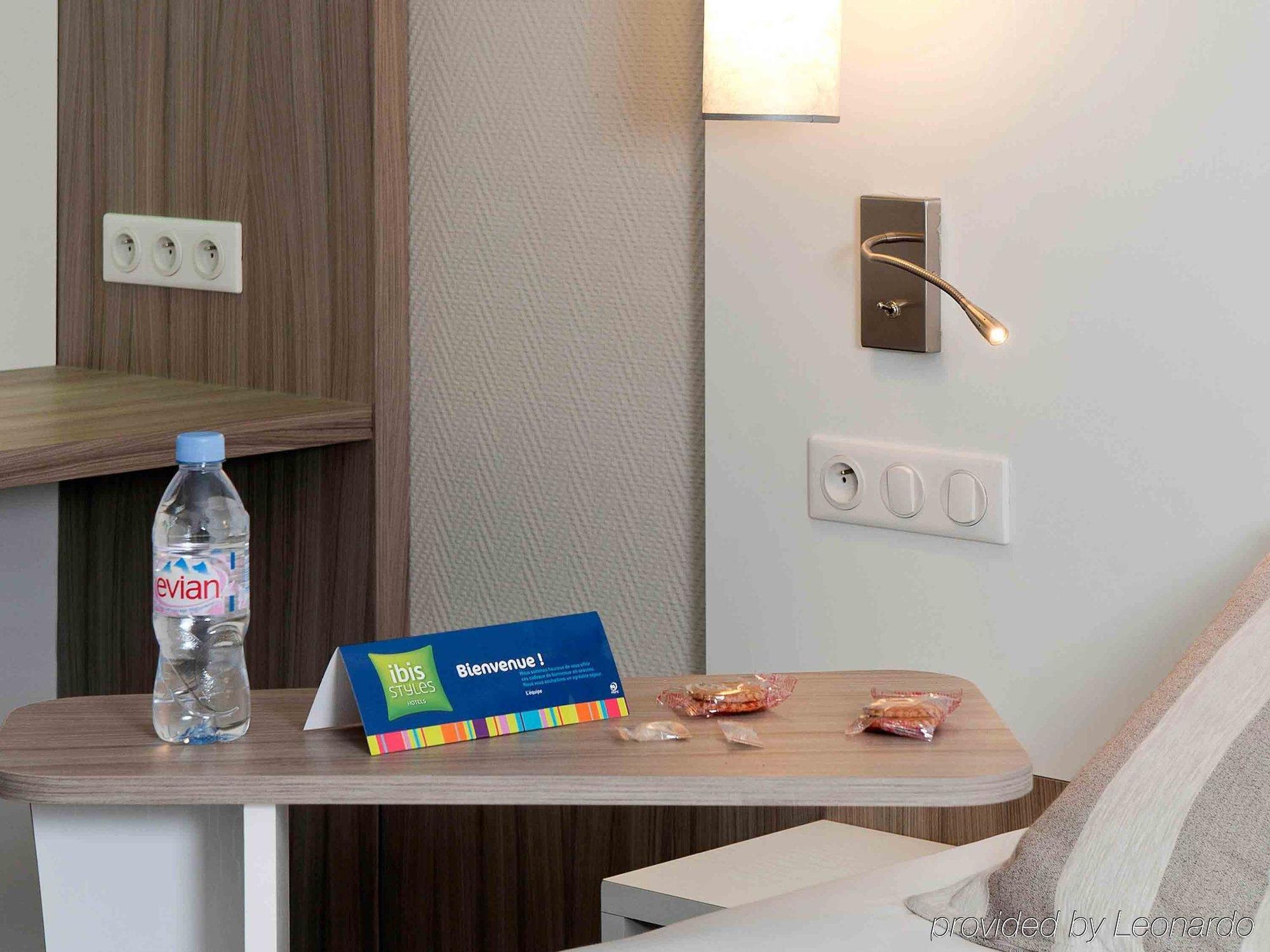 ホテル Ibis Styles Melun リュベル エクステリア 写真