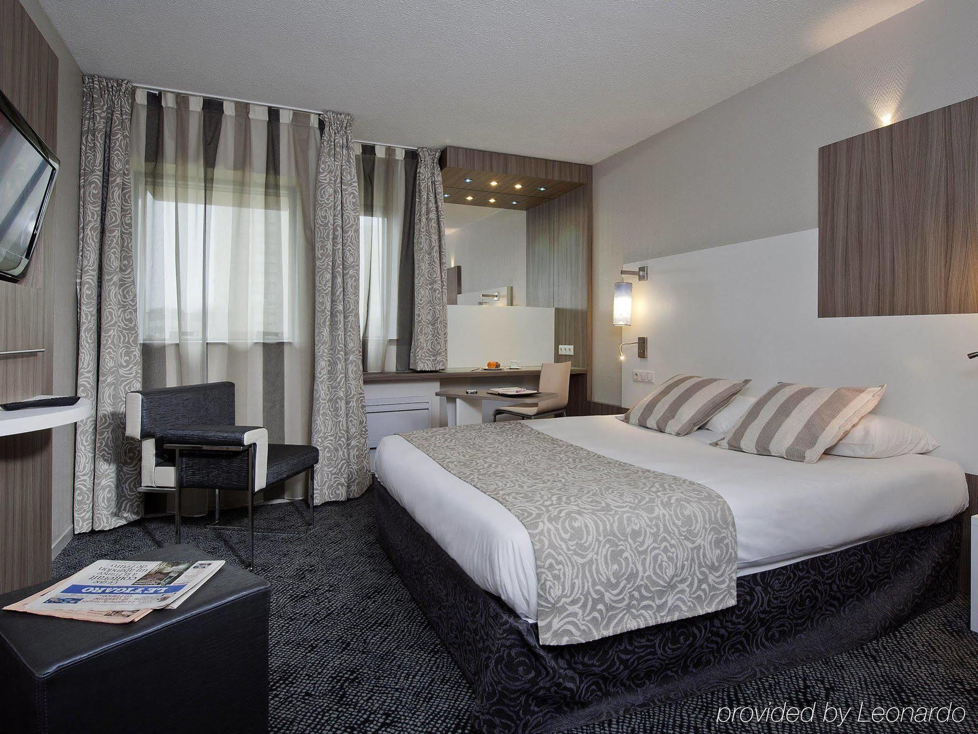 ホテル Ibis Styles Melun リュベル エクステリア 写真