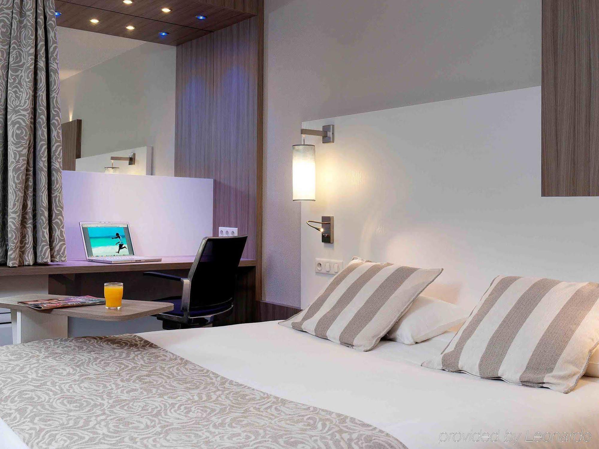 ホテル Ibis Styles Melun リュベル エクステリア 写真