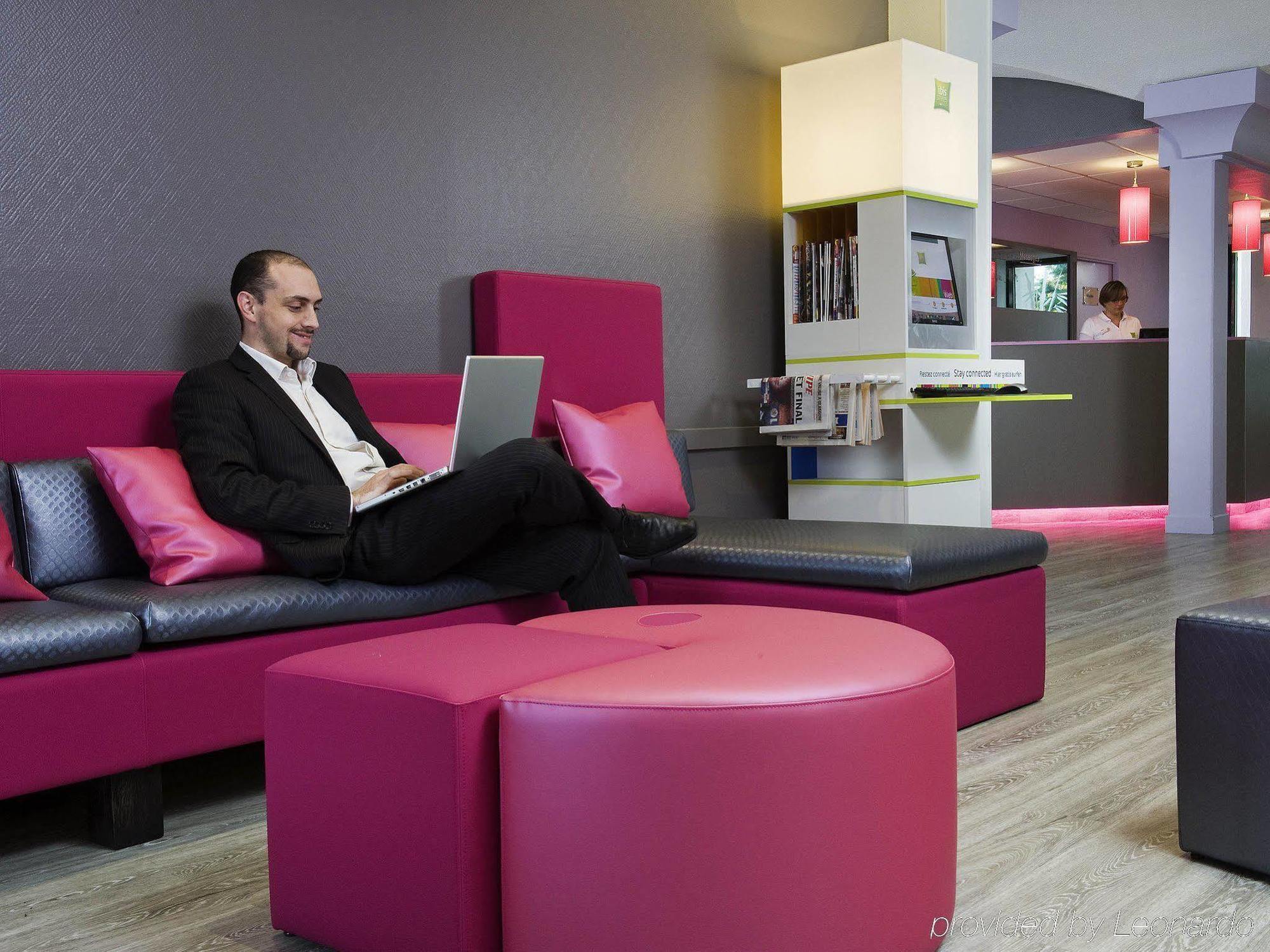 ホテル Ibis Styles Melun リュベル エクステリア 写真