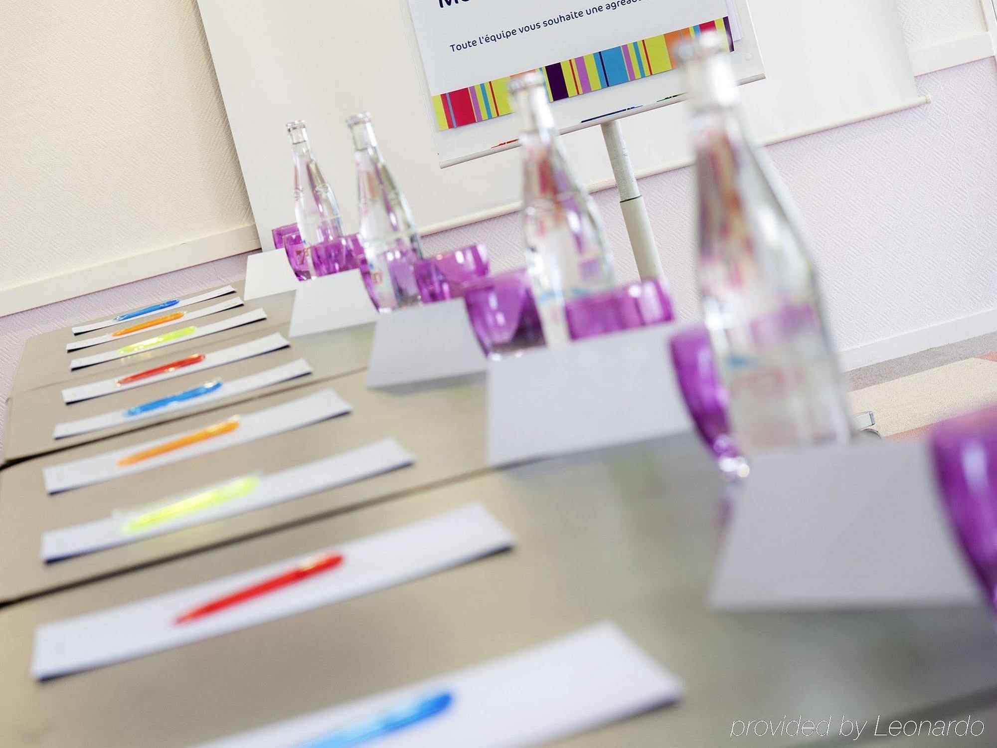 ホテル Ibis Styles Melun リュベル エクステリア 写真