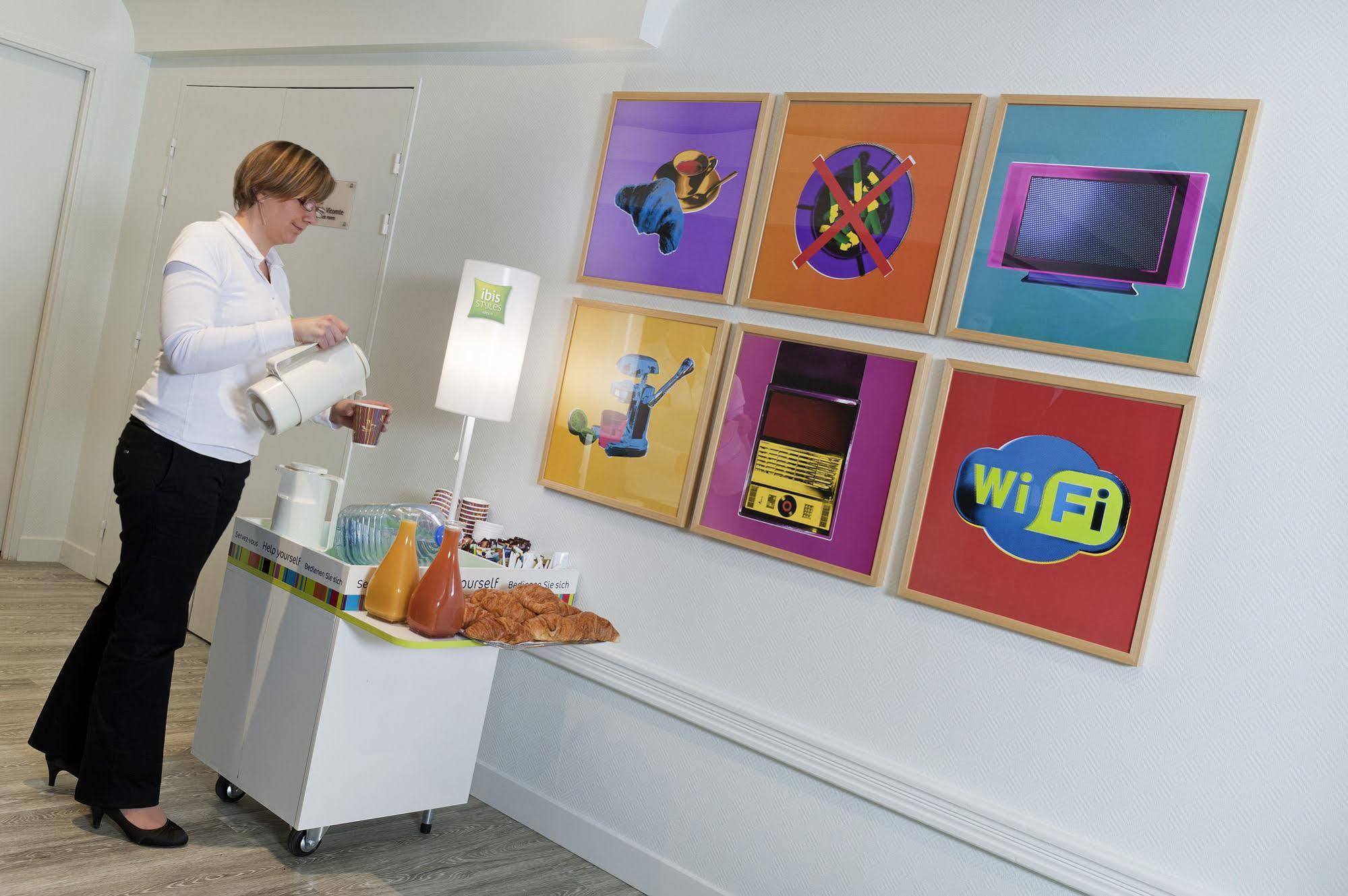 ホテル Ibis Styles Melun リュベル エクステリア 写真