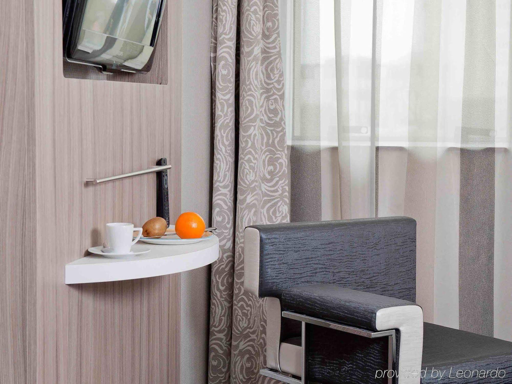 ホテル Ibis Styles Melun リュベル エクステリア 写真