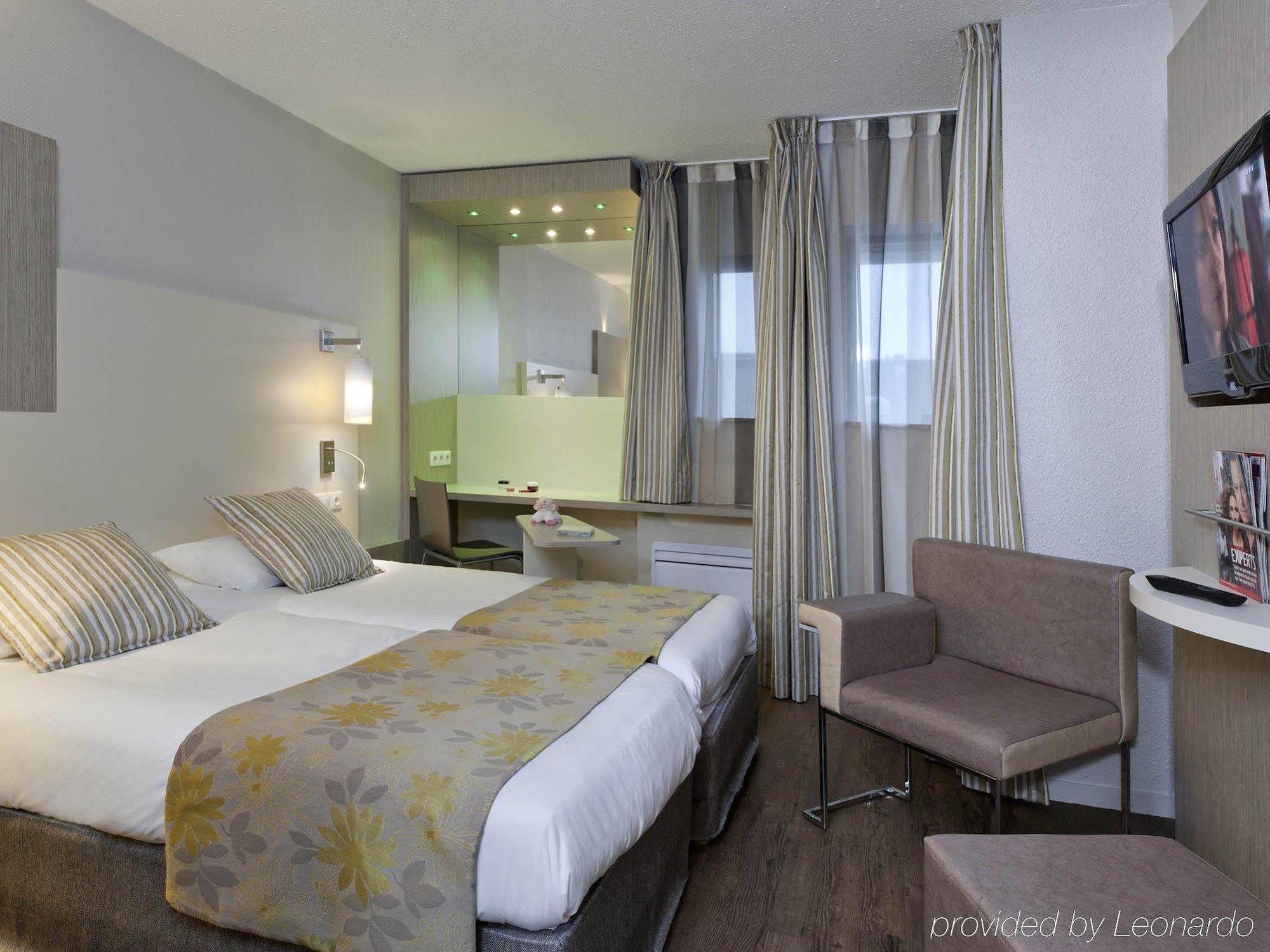 ホテル Ibis Styles Melun リュベル エクステリア 写真