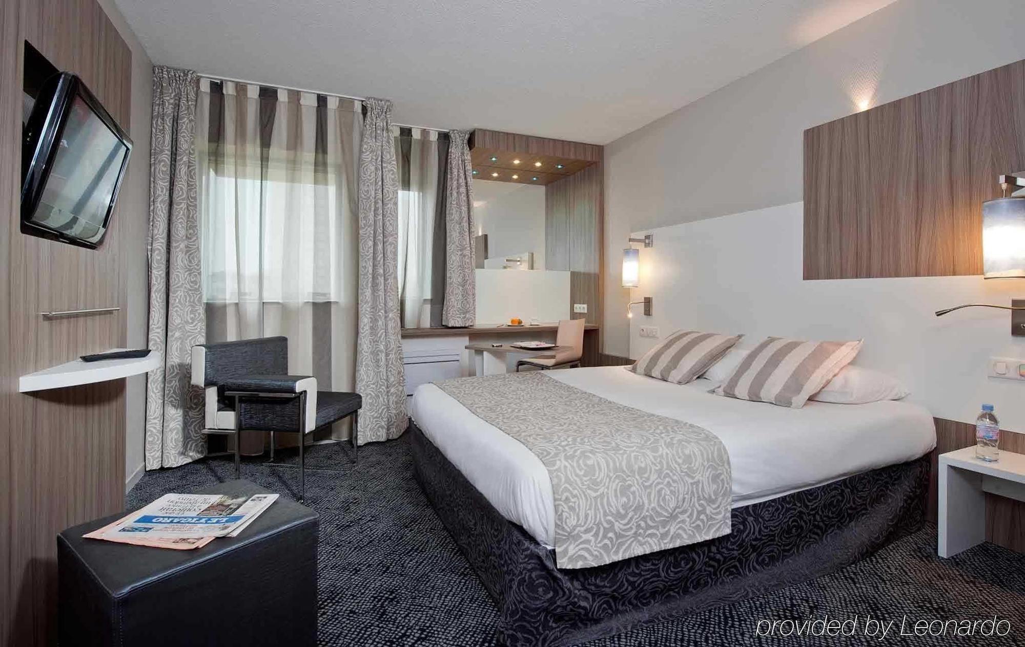 ホテル Ibis Styles Melun リュベル エクステリア 写真