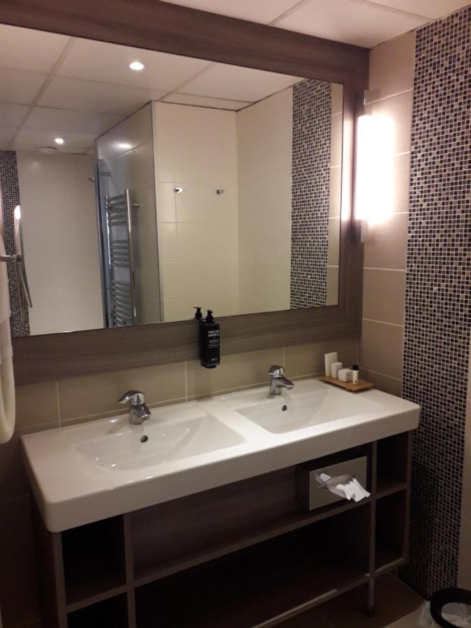 ホテル Ibis Styles Melun リュベル エクステリア 写真