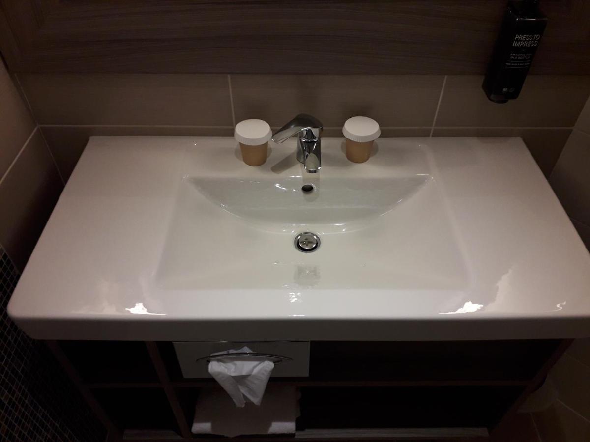 ホテル Ibis Styles Melun リュベル エクステリア 写真