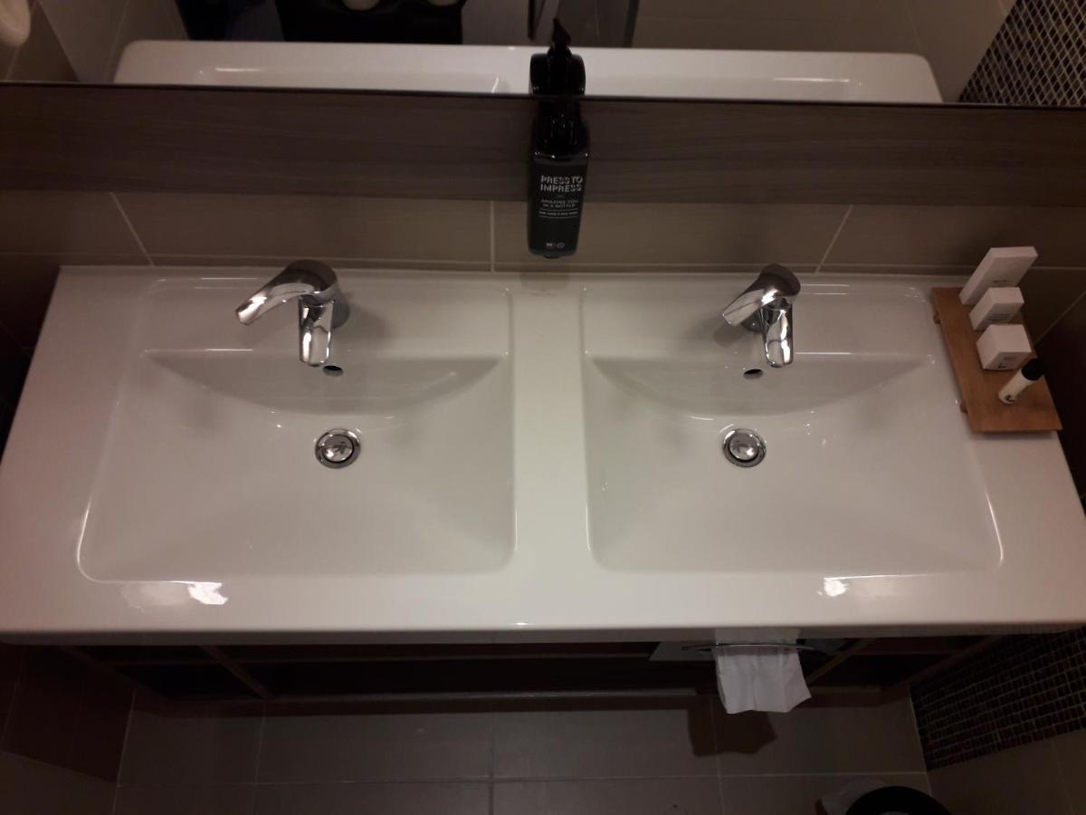 ホテル Ibis Styles Melun リュベル エクステリア 写真